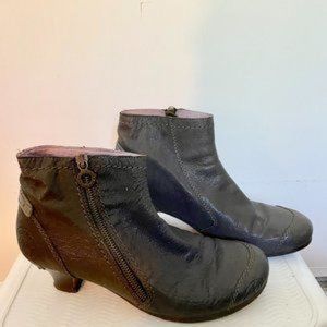 Kicker Army Green Ankle Heel Leather Zip Bootie